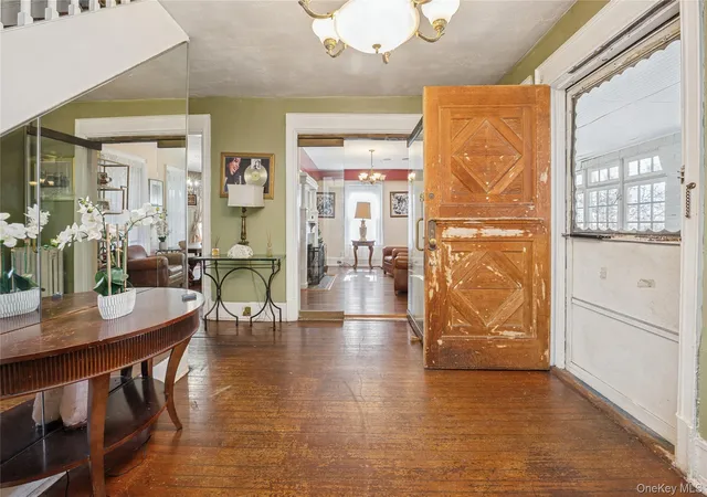 Photo 3 of Single family home for sale at 7 The Ct, New Rochelle, NY 10801 | MLS# 971364 | Listing updated on 2026-09-04