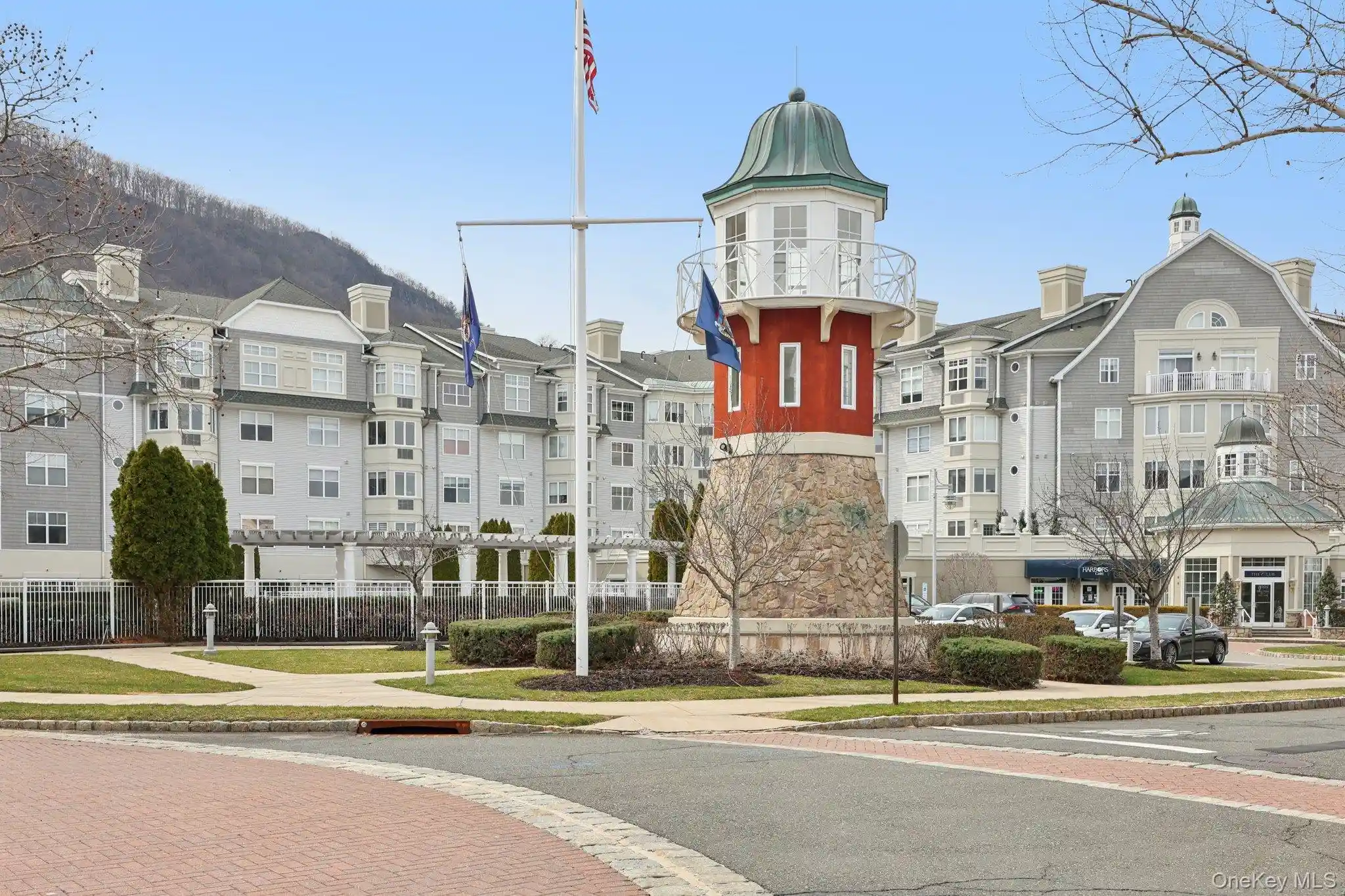 Listing Photo 2 - Condo for sale in 1220 Round Pointe Dr located at 1220 Round Pointe Dr, Haverstraw, NY 10927 - Unit 1220 Round Pointe Dr
