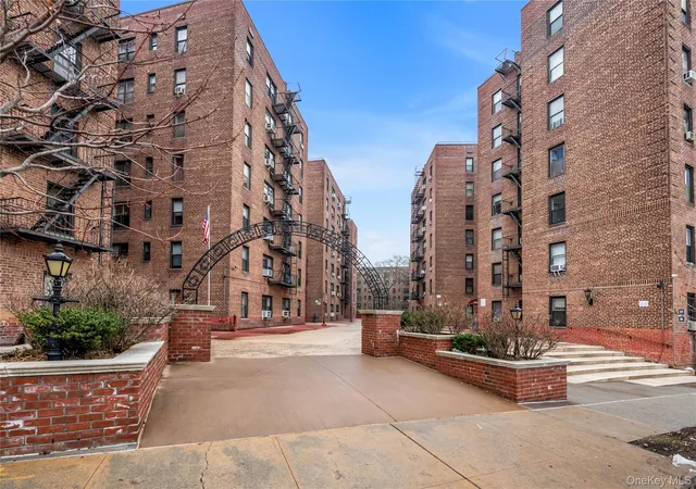 2nd image of 83-75 Woodhaven Boulevard #6U, New York, NY 11421 | MLS# 971379