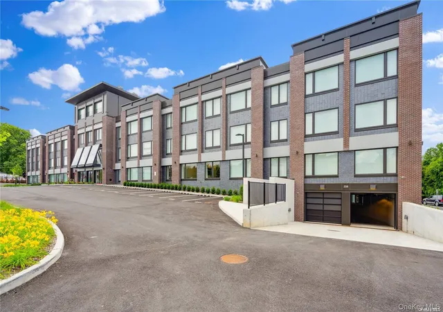2nd image of 218 Middle Neck Rd, North Hempstead, NY 11021