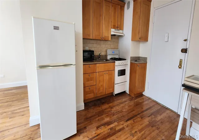 Photo 3 of Sale Pending at 222 89 Braddock Ave #3-D, Queens Village, NY 11428 | MLS# 971417 | Listing updated on 2026-07-02