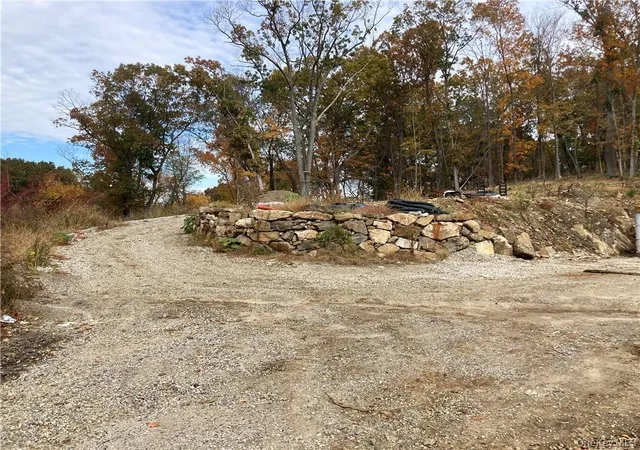 Photo 4 of Sale Pending at 6 Duffys Brg Rd, Lewisboro, NY 10536 | MLS# 971463 | Listing updated on 2026-09-19