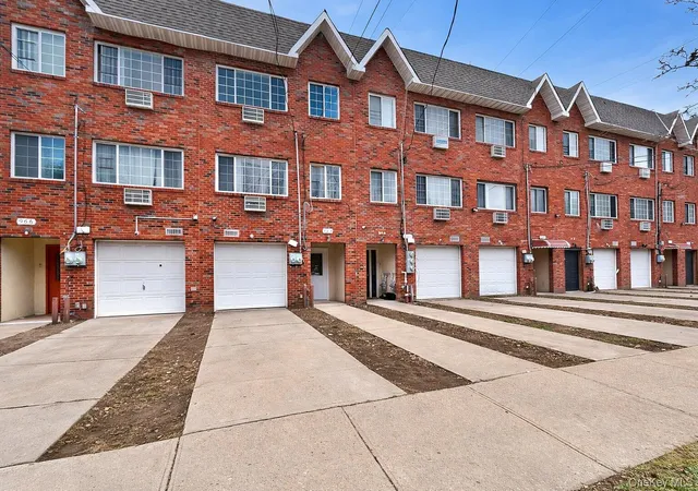 Photo 1 of Sale Pending at 964 Hemlock St, New York, NY 11208 | MLS# 971541 | Listing updated on 2026-04-02