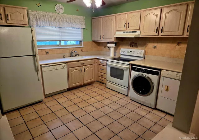2nd image of 650 Newbridge Rd, Hempstead, NY 11550