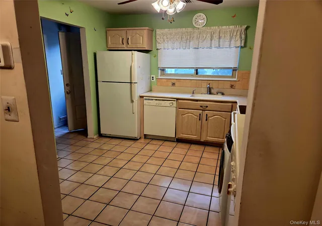 4th image of 650 Newbridge Rd, Hempstead, NY 11550