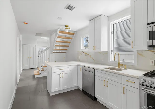 5th image of 36 Kildare Rd, Island Park, NY 11558 | MLS# 971606