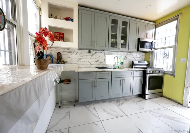Photo 4 of Single family home for sale at 86-02 91st Avenue, Woodhaven, NY 11421 | MLS# 971636 | Listing updated on 2026-04-18