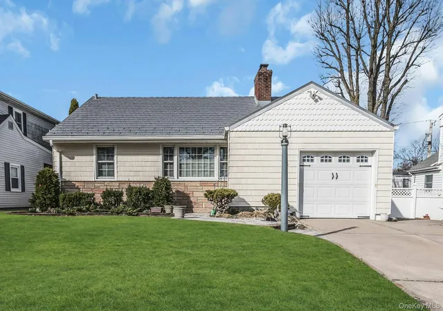 1st image of 5 Sherwood Rd, Glen Cove, NY 11542 | MLS# 971667