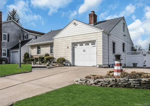 2nd image of 5 Sherwood Rd, Glen Cove, NY 11542 | MLS# 971667