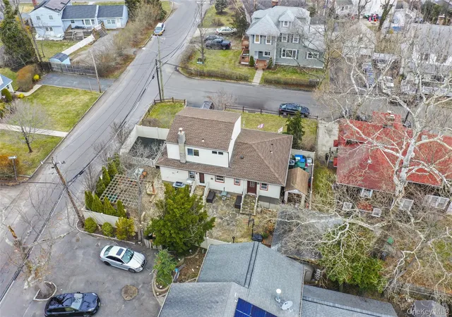 5th image of 2 Burnett Ave, Bay Shore, NY 11706 | MLS# 971694