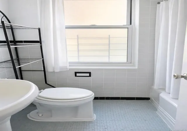 2nd image of 2255 Cruger Ave, New York, NY 10467
