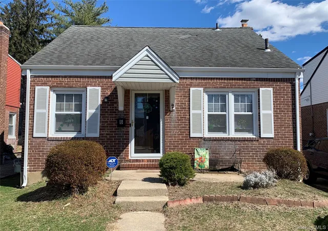 1st image of 6 Wilton St, North Hempstead, NY 11040 | MLS# 971871