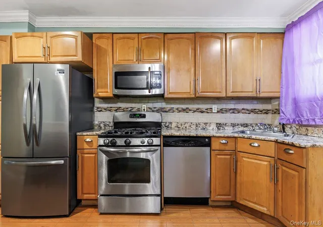 Photo 3 of Sale Pending at 3241 Colden Ave, New York, NY 10469 | MLS# 971946 | Listing updated on 2026-05-20