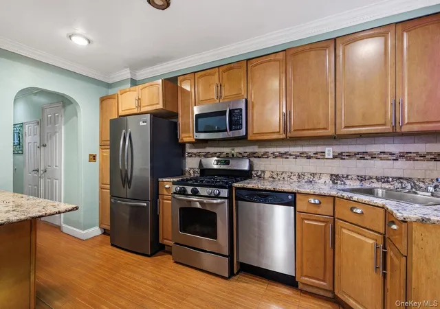 Photo 4 of Sale Pending at 3241 Colden Ave, New York, NY 10469 | MLS# 971946 | Listing updated on 2026-05-20