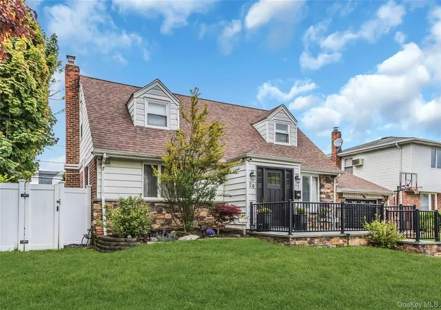 3rd image of 26 Herbert Dr, New Hyde Park, NY 11040 | MLS# 972004