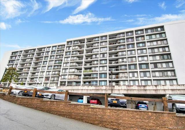 Homes for sale in Greenburgh, NY | 500 High Point Dr #412, Greenburgh, NY 10530 | MLS# 972012