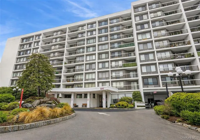 Homes for sale in Greenburgh, NY | 500 High Point Dr #412, Greenburgh, NY 10530 | MLS# 972012
