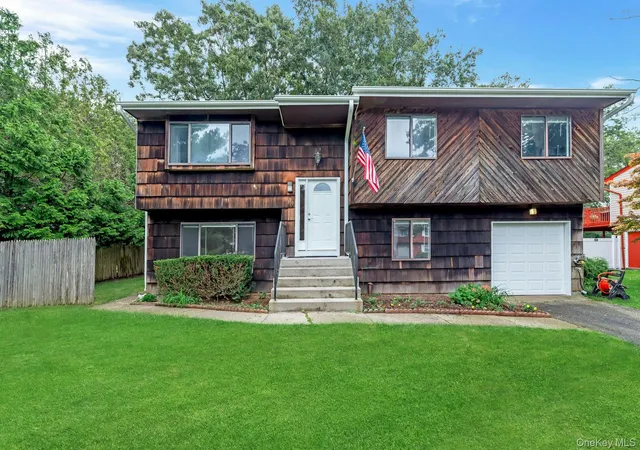 Photo 1 of Single family home for sale at 39 Woodbrook Dr, Brookhaven, NY 11961 | MLS# 972089 | Listing updated on 2026-09-05