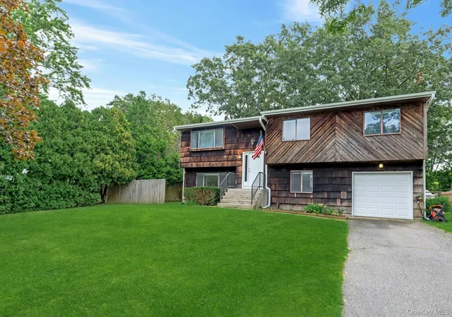 Photo 24 of Single family home for sale at 39 Woodbrook Dr, Brookhaven, NY 11961 | MLS# 972089 | Listing updated on 2026-09-05
