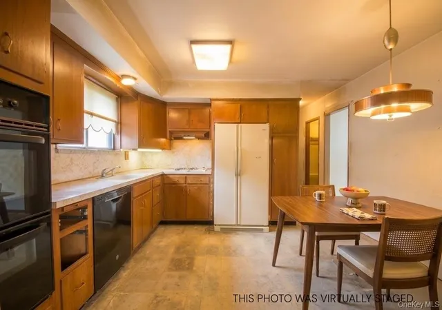 Photo 3 of Sale Pending at 16207 86th Street, New York, NY 11414 | MLS# 972188 | Listing updated on 2026-05-12