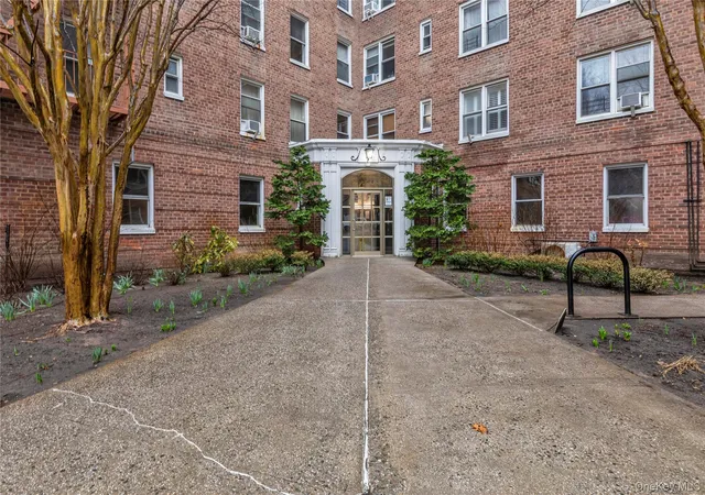 2nd image of 72-61 113Th St, Forest Hills, NY 11375