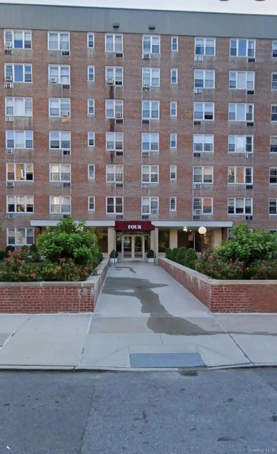 Listing Photo 1 - Condo for sale in 4 Sadore located at 4 Sadore, Yonkers, NY 10710 - Unit #1R