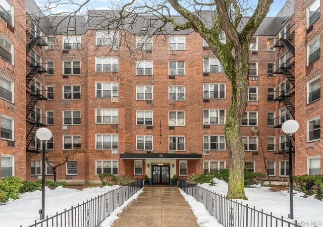 1st image of 50 Fort Pl #A6A, New York, NY 10301 | MLS# 972370