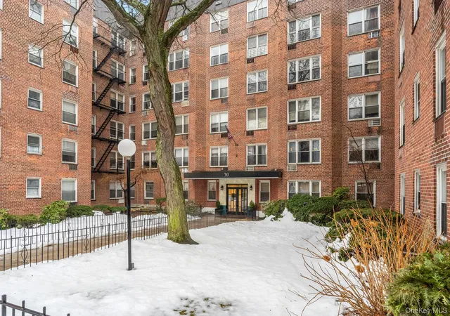 3rd image of 50 Fort Pl #A6A, New York, NY 10301 | MLS# 972370