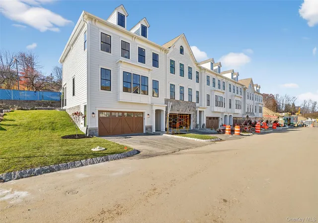 Photo 2 of Sale Pending at 1821 Soundview Ct, Yorktown, NY 10598 | MLS# 972382 | Listing updated on 2026-04-22