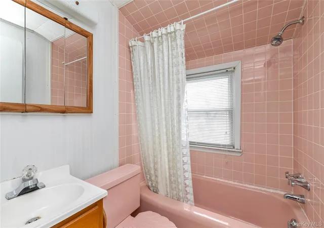 16th image of 104 Vesper Ct, Babylon, NY 11702 | MLS# 972491