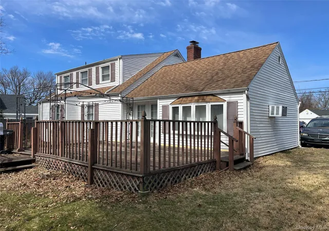 2nd image of 104 Vesper Ct, Babylon, NY 11702 | MLS# 972491