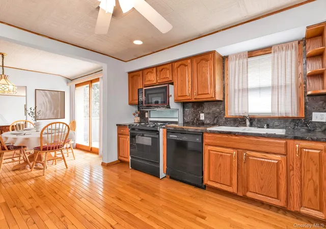 4th image of 104 Vesper Ct, Babylon, NY 11702 | MLS# 972491