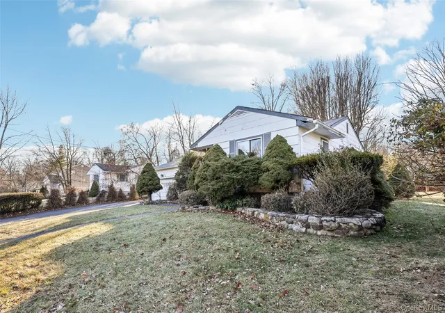 2nd image of 25 Freund Dr, Clarkstown, NY 10954 | MLS# 972519
