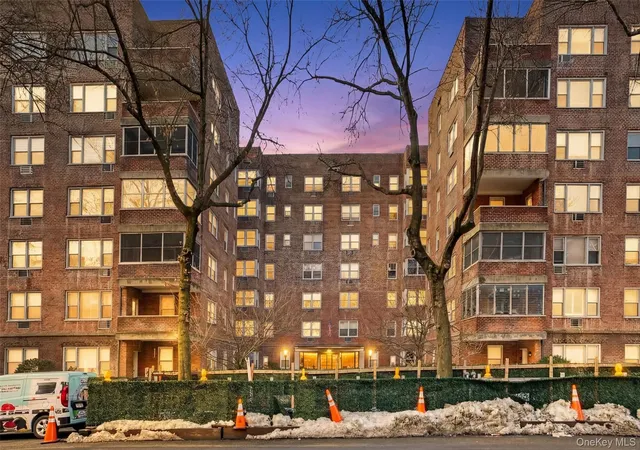 Homes for sale in Greenburgh, NY | 120 E Hartsdale Ave #5B, Greenburgh, NY 10530 | MLS# 972533