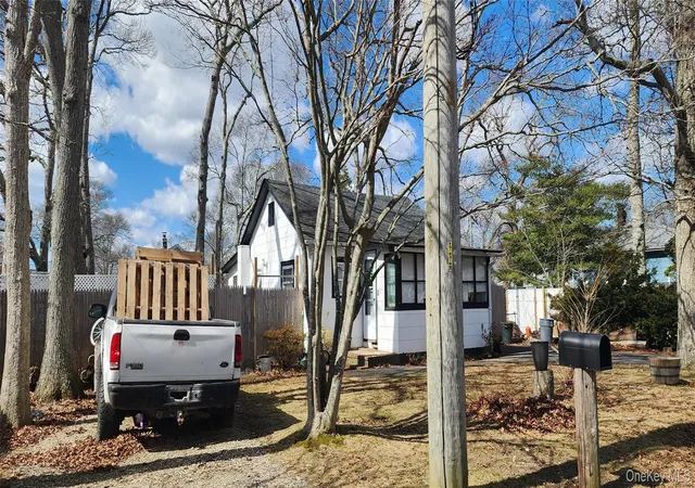 Photo 1 of Single family home for sale at 178 Locust Dr, Mastic Beach, NY 11951 | MLS# 972560 | Listing updated on 2026-09-19