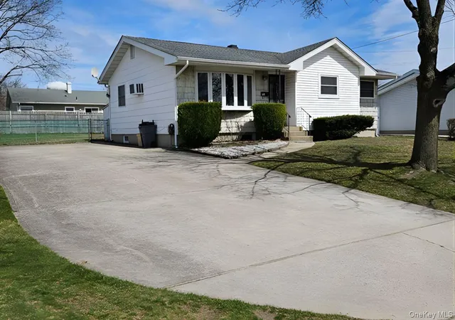2nd image of 63 Voorhis Dr, Brentwood, NY 11717 | MLS# 972650