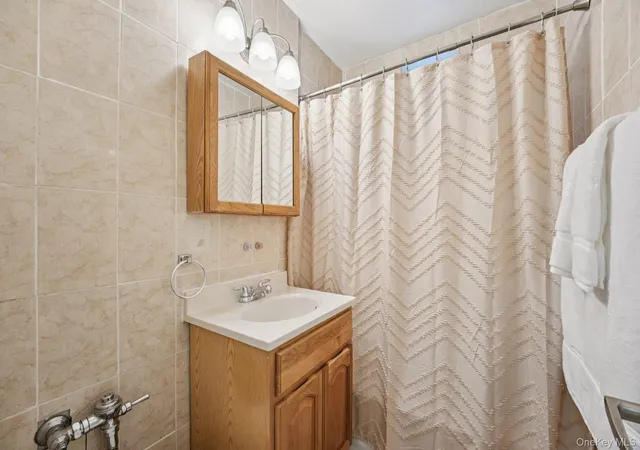 5th image of 3555 Kings College Pl, New York, NY 11238