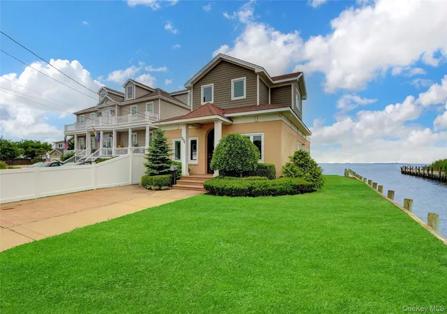 2nd image of 894 Bay 9th St, Islip, NY 11795 | MLS# 972665