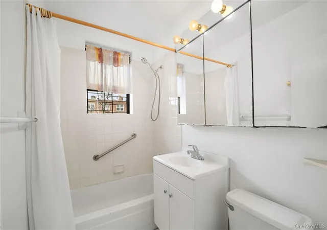 Listing Photo 5 - Condo for sale in building located at 215-12 47Th, New York, NY 11361 - Unit #2D-12