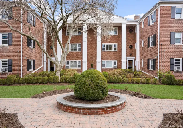 Photo 2 of Sale Pending at 1825 Palmer Ave #2D, Larchmont, NY 10538 | MLS# 972749 | Listing updated on 2026-07-03