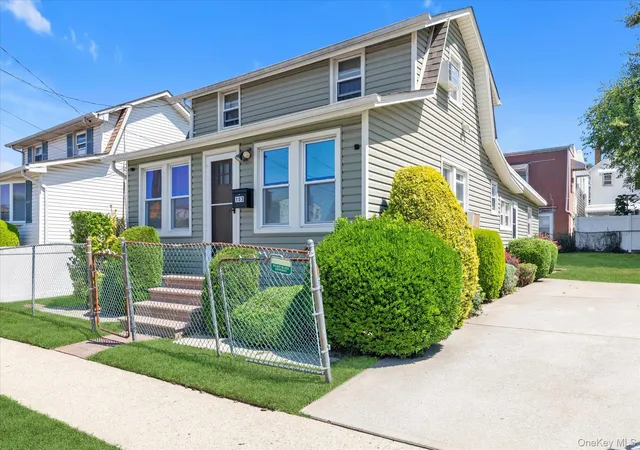 2nd image of 103 Oakley Ave, Hempstead, NY 11003 | MLS# 972770
