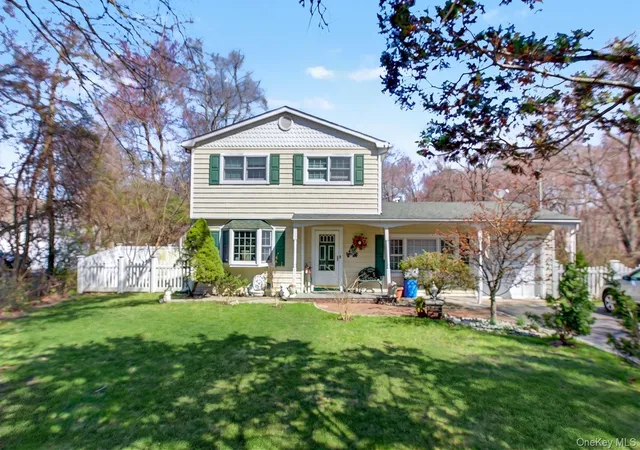 2nd image of 89 Sportsmen St, Islip, NY 11722 | MLS# 972807