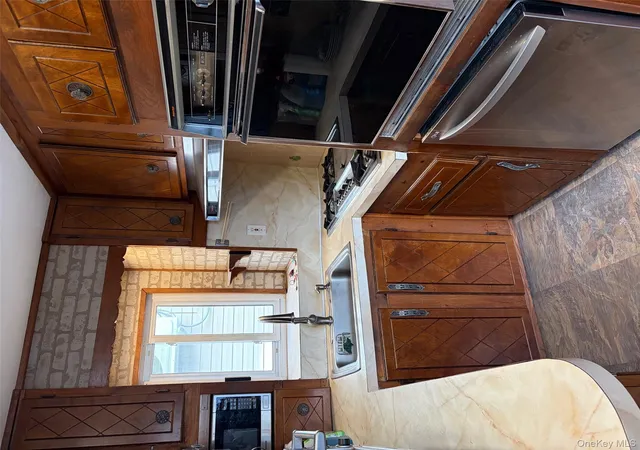 Listing Photo 5 - Condo for sale in building located at 9535 94th St, New York, NY 11416