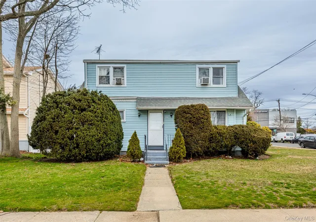 3rd image of 282 Caryl Dr, Lawrence, NY 11559 | MLS# 973020