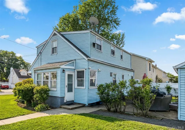 4th image of 282 Caryl Dr, Lawrence, NY 11559 | MLS# 973020