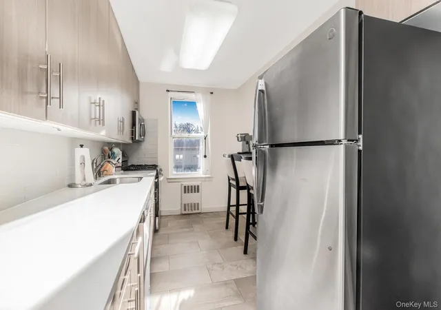 3rd image of 125 Bronx River Rd #2C, Yonkers, NY 10704 | MLS# 973054