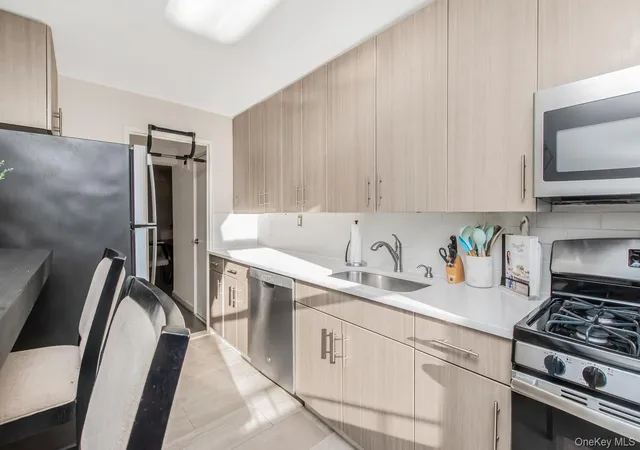 4th image of 125 Bronx River Rd #2C, Yonkers, NY 10704 | MLS# 973054