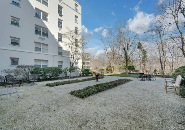 2nd image of 1 Stoneleigh Plz, Eastchester, NY 10708