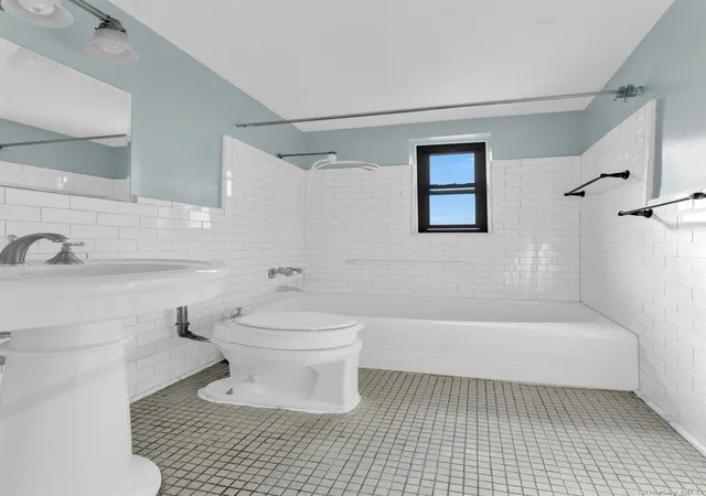 8th image of 2015 Saint Paul Ave #6I, New York, NY 10461 | MLS# 973116