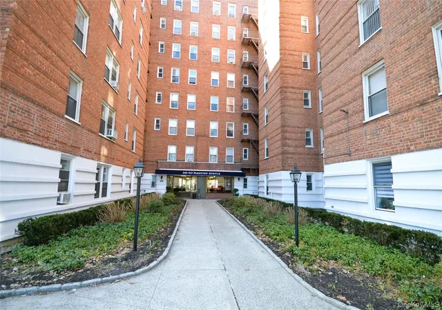 Photo 1 of Sale Pending at 247 Parkview Ave #6M, Yonkers, NY 10708 | MLS# 973182 | Listing updated on 2026-06-26